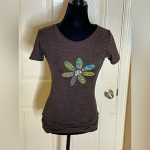 Vintage Women’s Yaga Patch Flower Tee Small​​​​​​​​​​